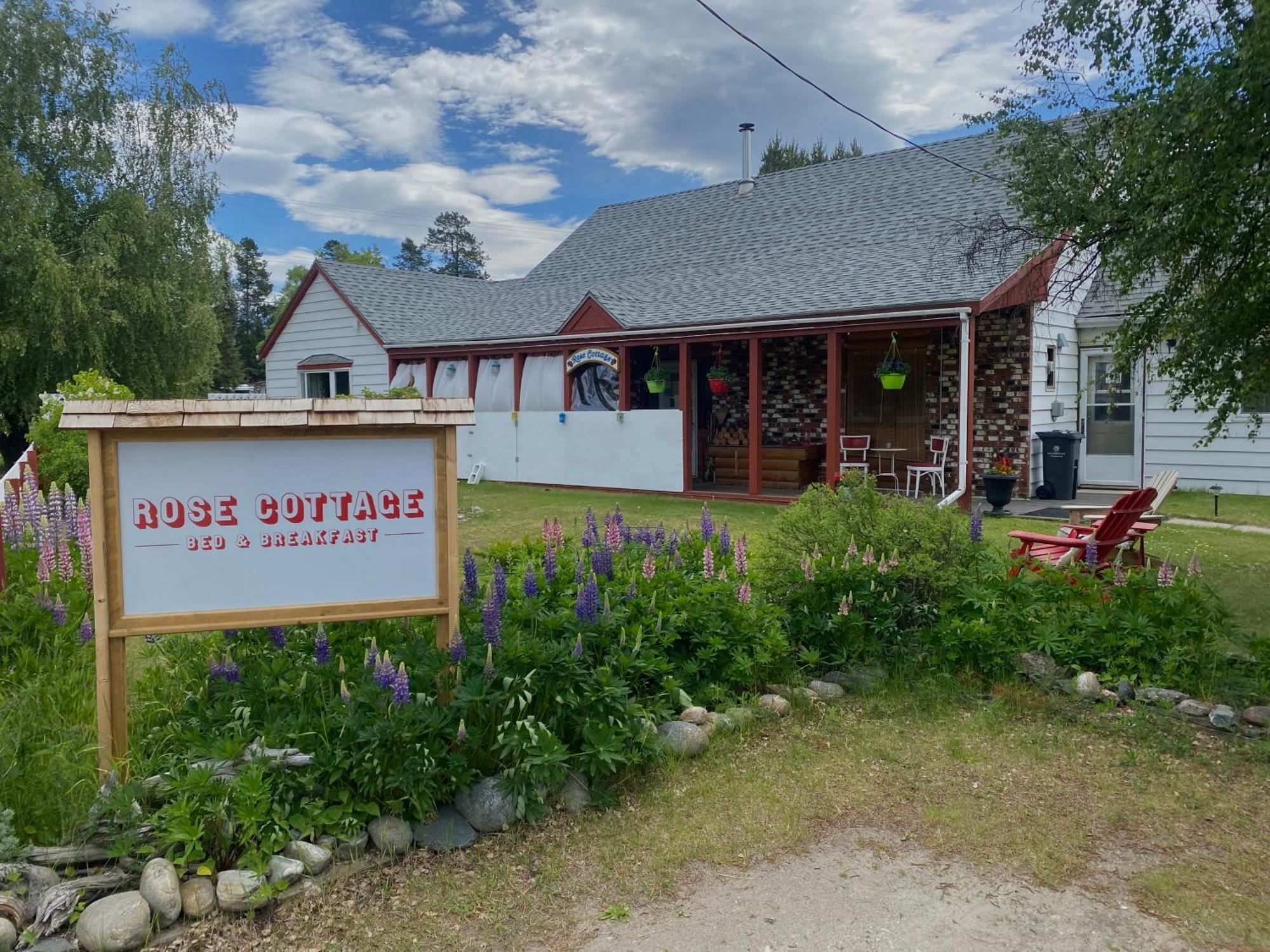 Rose Cottage Bed & Breakfast Valemount Eksteriør billede